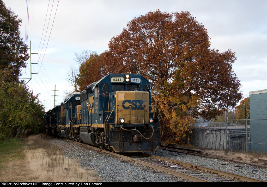 CSXT 6233 Leads L007 at Rt. 140 (Tremont St.) 